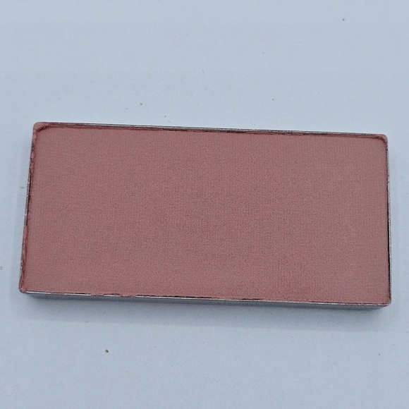 Mary Kay Hint of Pink Chromafusion Cheek Powder - Picture 4 of 5